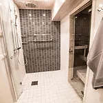 The Luxury Downtown With Sauna *